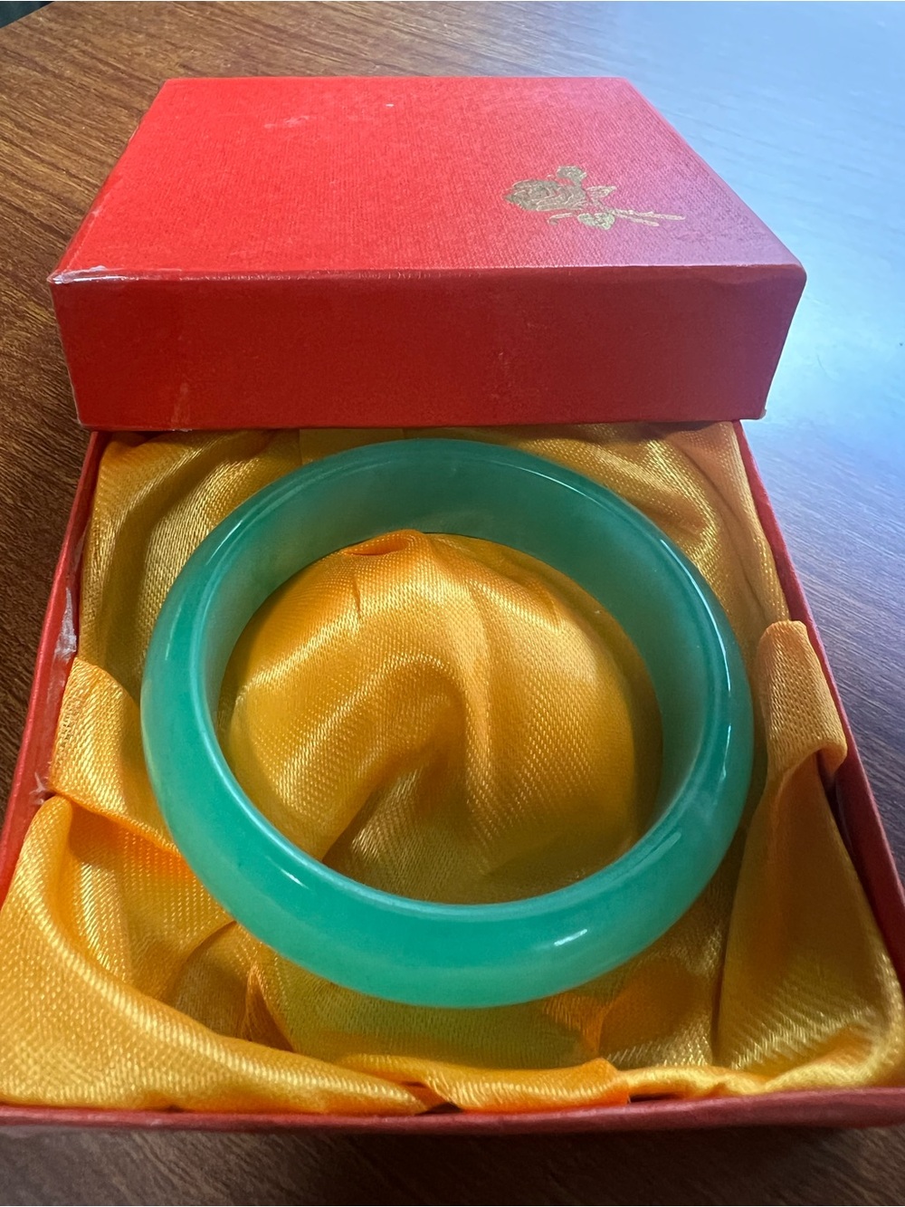 Green Apple Jade-Look Bangle Bracelet - Picture 3 of 8